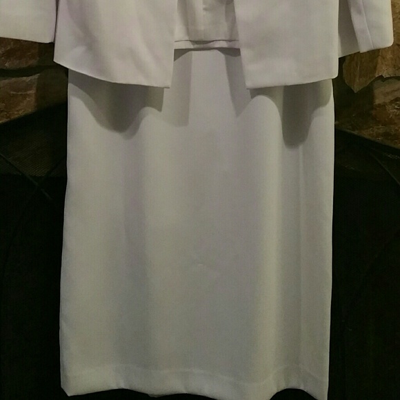 2 piece skirt suit, Stella Louise for KB - Picture 4 of 4