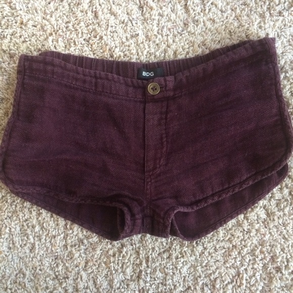 urban outfitters burgundy shorts