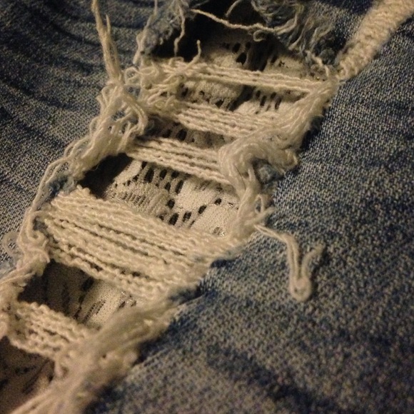 Ripped Jeans with lace in the rips