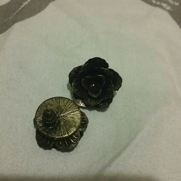 Flower earrings - Picture 2 of 3