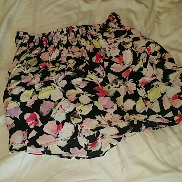 Floral flowy skirt with stretch waste band,