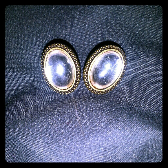 antique oval-shaped  earring