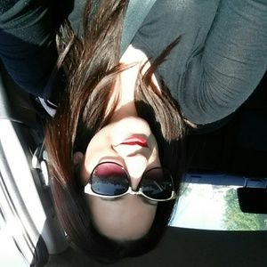 Meet your Posher, Alexis