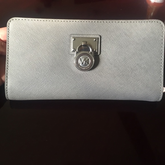 Michael Kors Hamilton zip around wallet