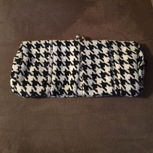 Express houndstooth clutch