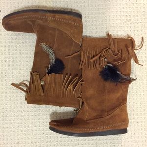 Minnetonka feather fringe booties
