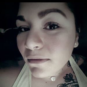 Meet your Posher, Elise