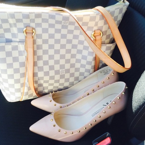 Kardashian Kollection Shoes - 💥FLASH SALE💥KardashianKollection • Studded Pumps