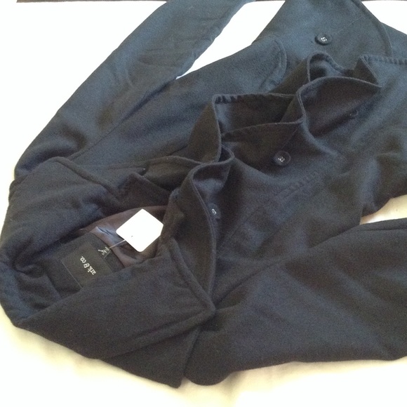 🔥DOUBLE LINED BLACK RUFFLE PEACOAT🔥NWT🔥 - Picture 3 of 3