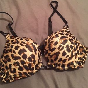 Victoria's Secret miraculous plunge bra 34AA