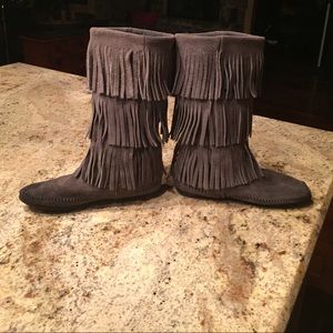 Minnetonka 3-Layer Fringe Boot