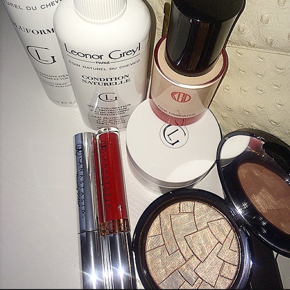 Meet your Posher, Nicole - Picture 1 of 1