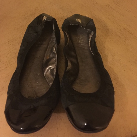 Black ballerina coach flats