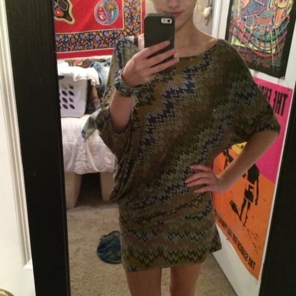 Jennifer Lopez -tight mini dress off the shoulder