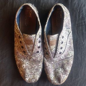 Floral Toms