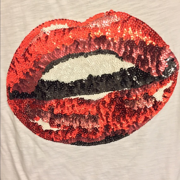 ***SOLD***EXPRESS Sequin Lip T-Shirt! - Picture 2 of 4