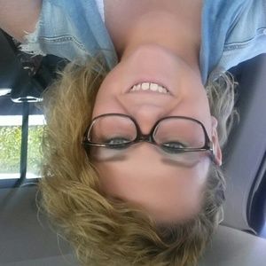 Meet your Posher, Desiree