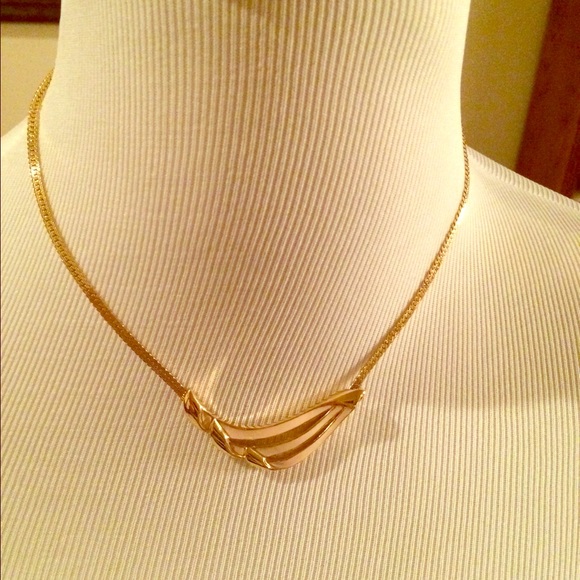 🎉Gold necklace w/ attached pink swirl pendant
