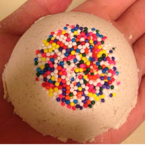 2 bath bombs cake pop and coffee