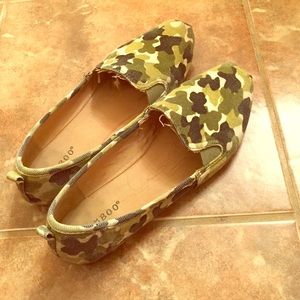 Camouflage flats