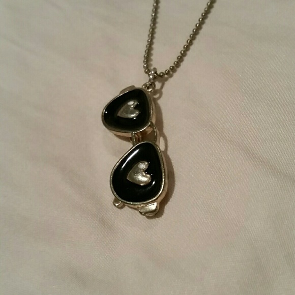 Betsey johnson sunglasses necklace