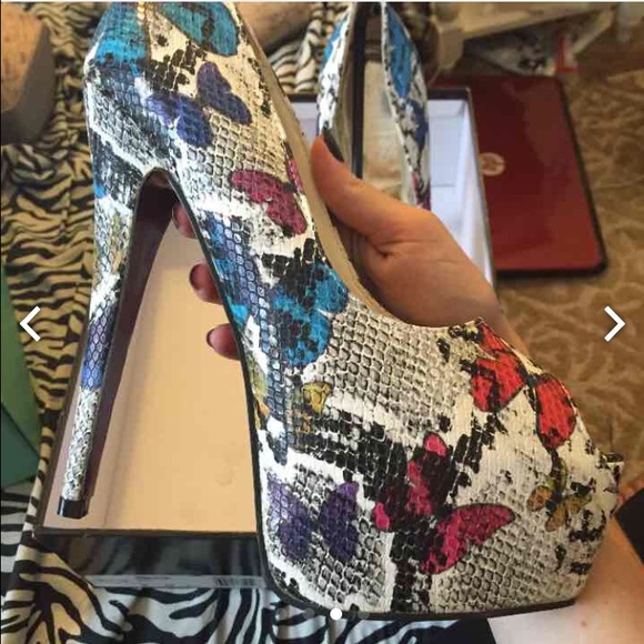 Heels - Picture 3 of 4