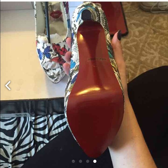 Heels - Picture 4 of 4