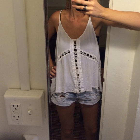 Tops - White loose tank with cutouts
