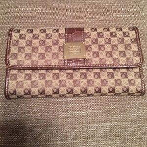 Brand new Liz Claiborne clutch / wallet