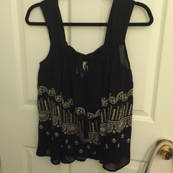 Flowy Top black with beige design - Picture 2 of 3