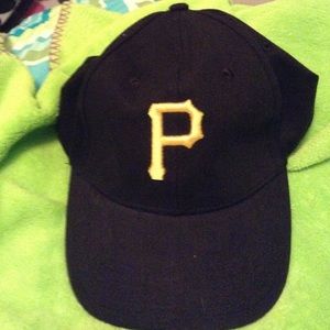 Today I am selling a Pittsburgh Pirates hat