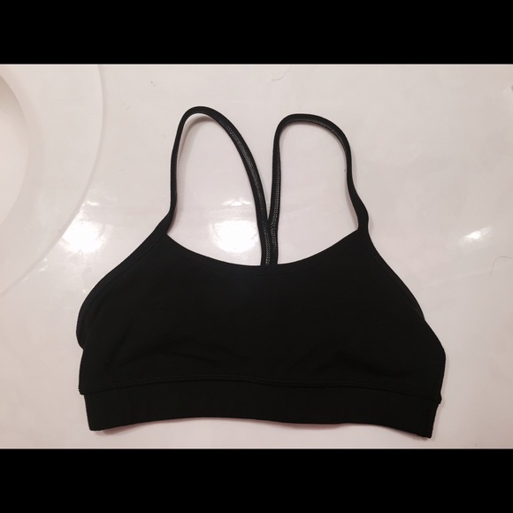 Size 2 lulu flow y sports bra in black