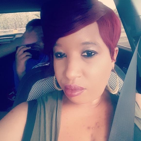 Meet your Posher, Nikki - Picture 2 of 2