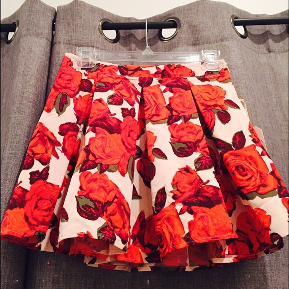 F21 Box Pleated Skirt - Picture 4 of 4