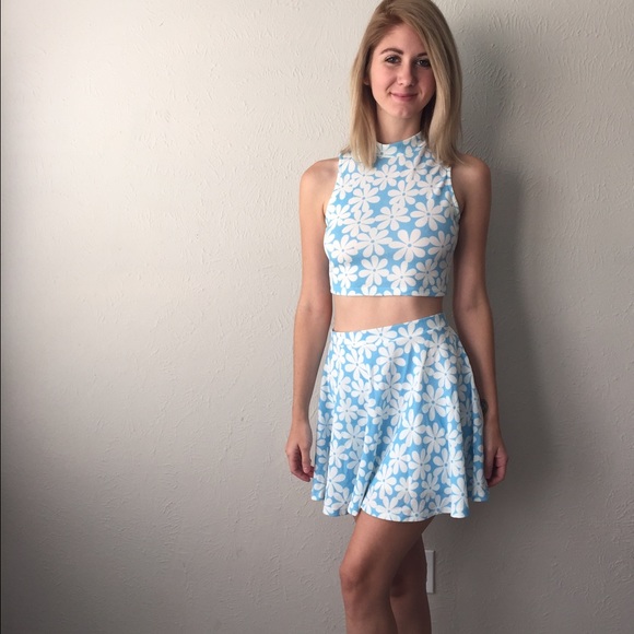 Baby Blue and White Daisy Two Piece Skirt Set - Picture 3 of 3