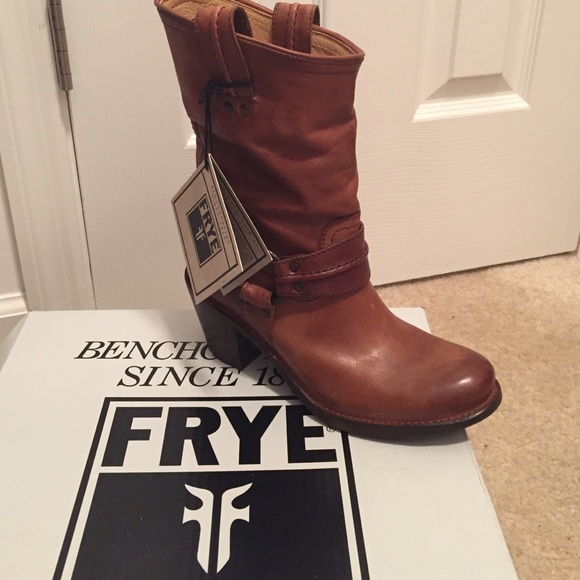 Frye Carmen tan. Brand New!