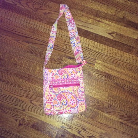 an authentic Vera Bradley purse! barely used!!