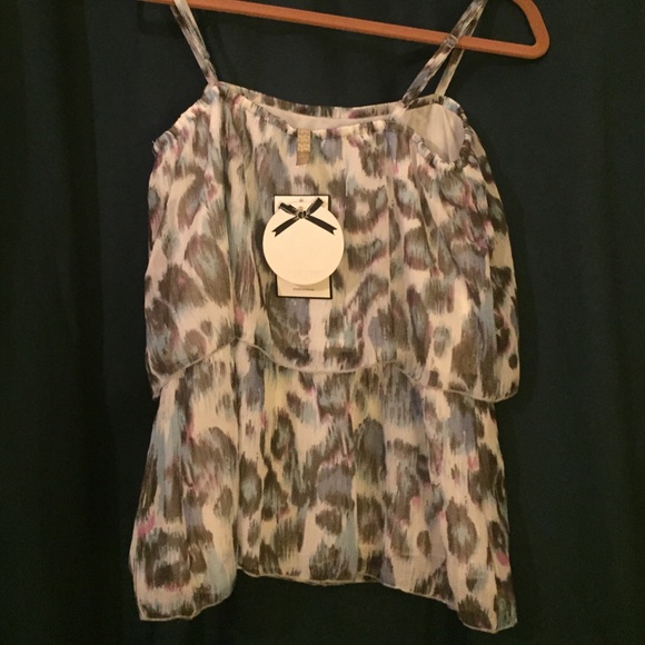 . Layered Tank Top . - Picture 2 of 3