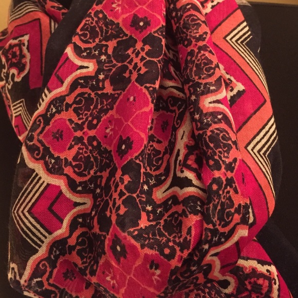 🚫SOLD IN BUNDLE🚫 Navy blue, peach and pink scarf - Picture 2 of 4