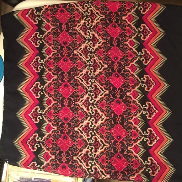 🚫SOLD IN BUNDLE🚫 Navy blue, peach and pink scarf - Picture 4 of 4