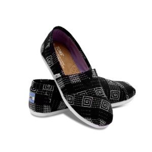TOMS Black Canvas Embroidered Shoe