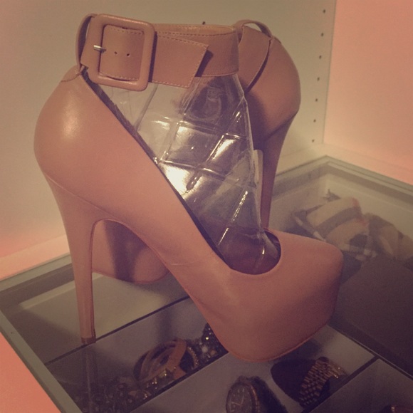Steve Madden pumps (nude) - Picture 1 of 3