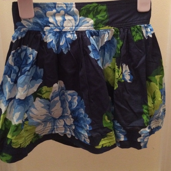 Blue floral Abercrombie skirt perfect condition