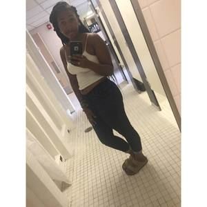 Meet your Posher, Tia