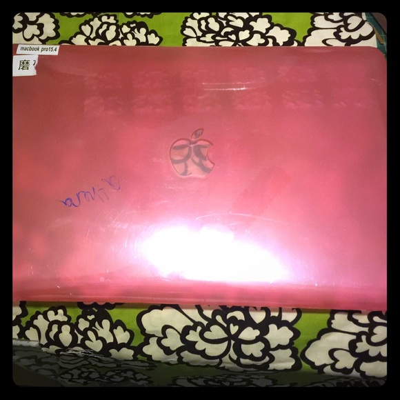 15 inch Macbook Pro case with Apple cutout - Picture 1 of 1