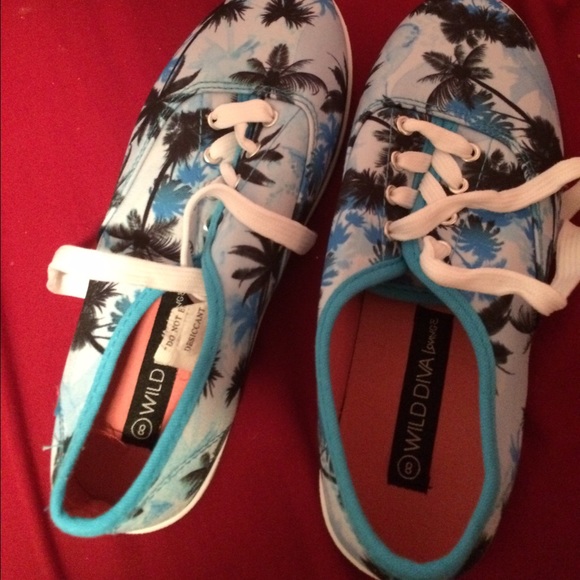 Palm tree sneakers🌴