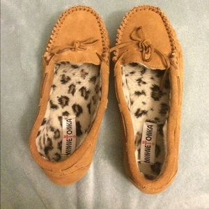 Minnetonka Moccasin Slipper Size 9