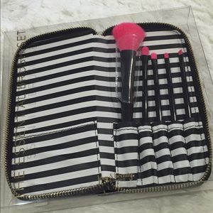 Forever 21 brush set.