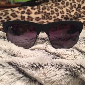 Black Ray-Ban Sunglasses