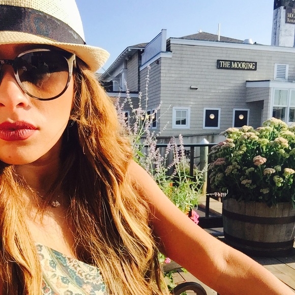 Meet your Posher, Ash - Picture 3 of 4